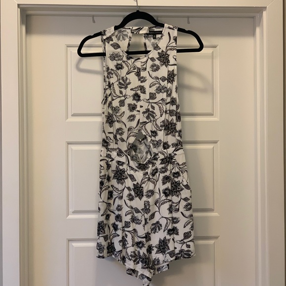 Kendall & Kylie Romper - Picture 1 of 4